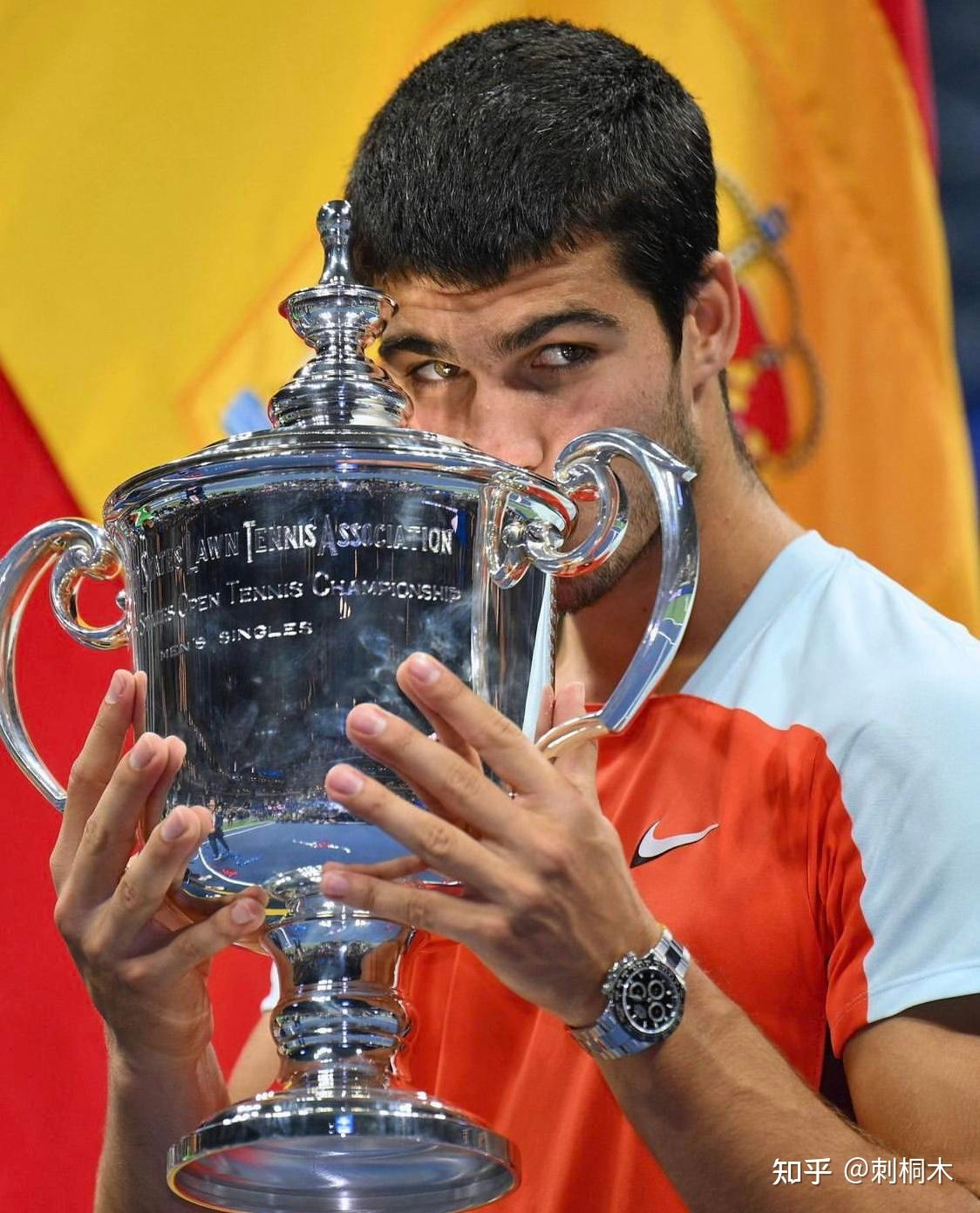 他不僅迎難 他不僅迎難