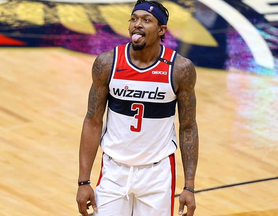 赛季中投出 赛季中投出