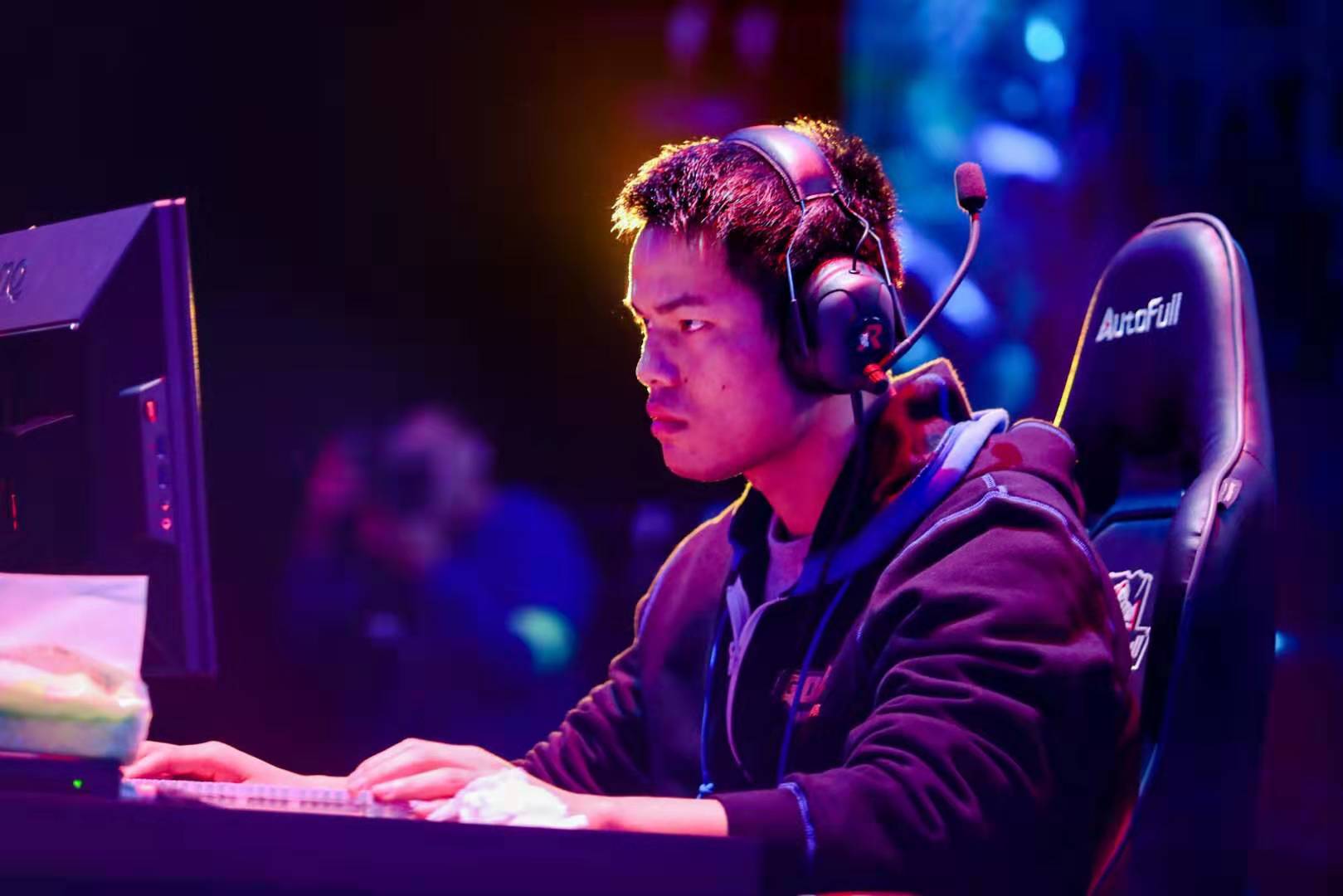 不仅增添了 不仅增添了