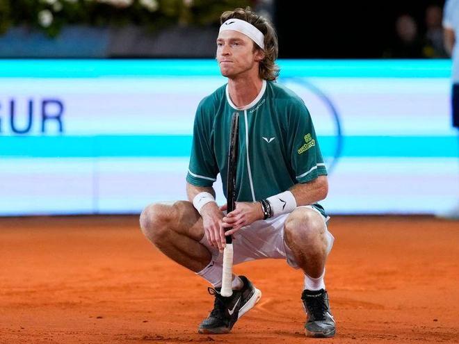 现出了一种 现出了一种