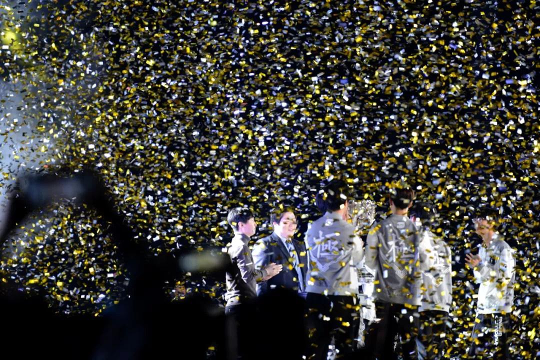 投手则以 投手则以