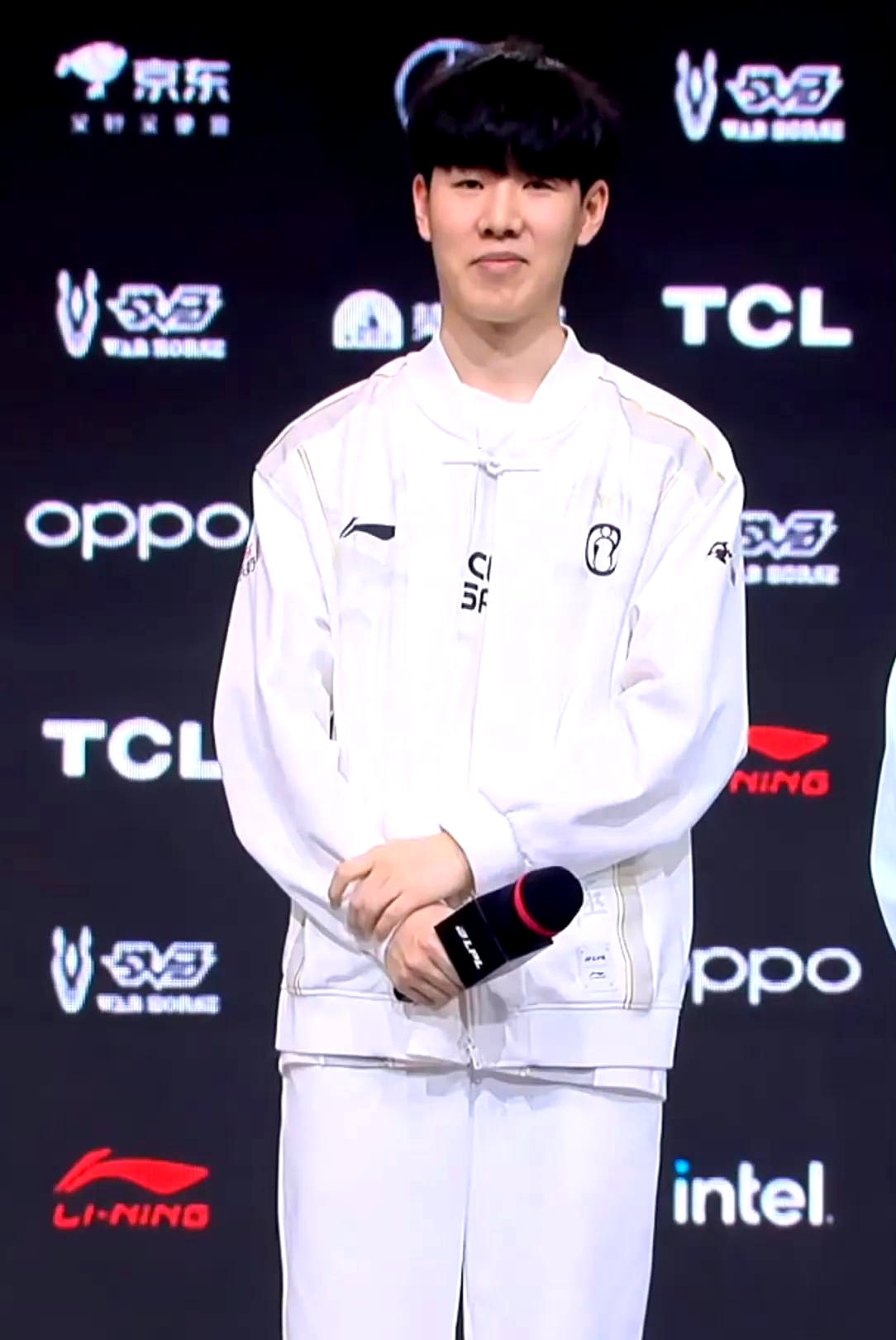 点亮了蓝黑 点亮了蓝黑